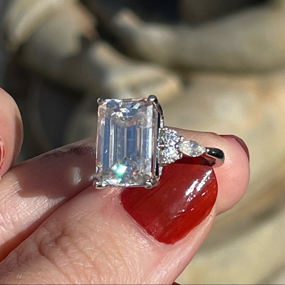 Platinum 8ct D VVS1 Emerald cut Moissanite Ring - Picture 6 of 11